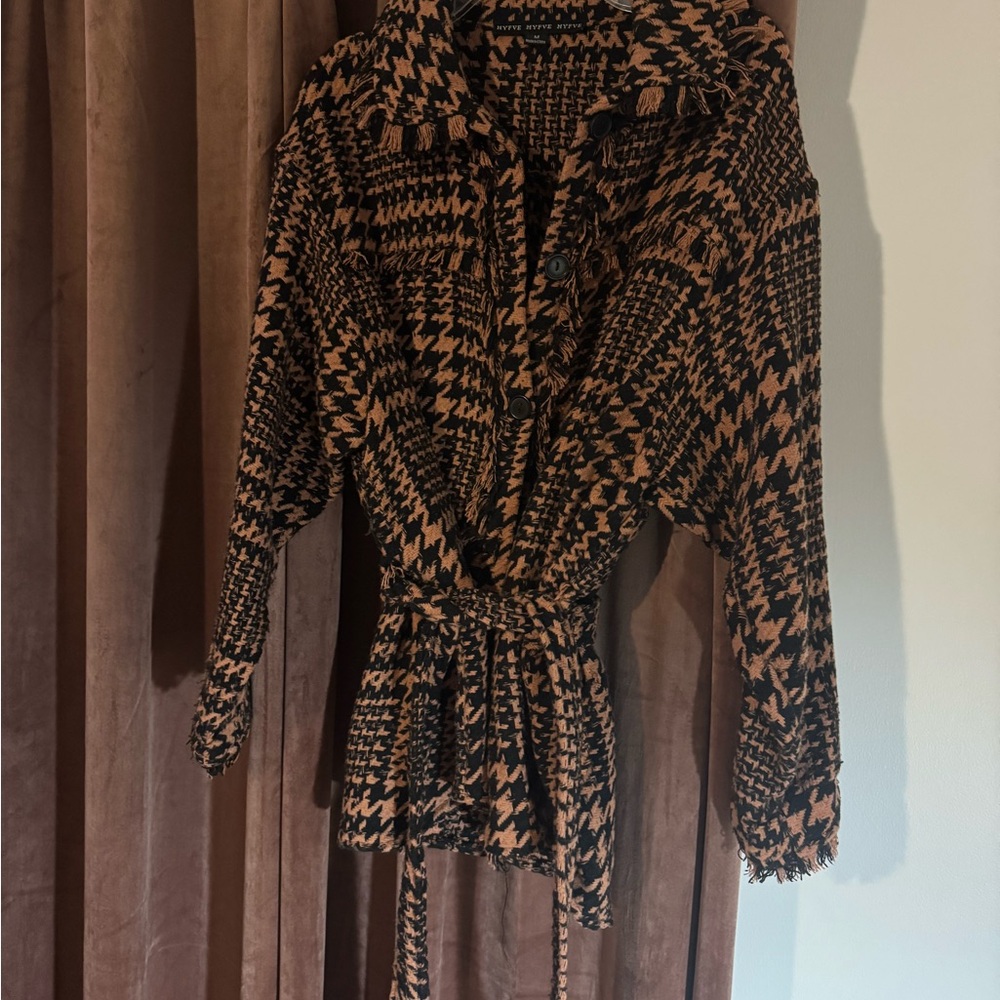 Chic Houndstooth Shacket - image 2